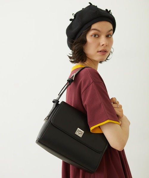 MILKFED.(ミルクフェド)の「TRAPEZOID SHOULDER BAG(ショルダーバッグ・レディース・ブラウン/ライトグリーン/ブラック・ONE SIZE)」の2枚目の写真
