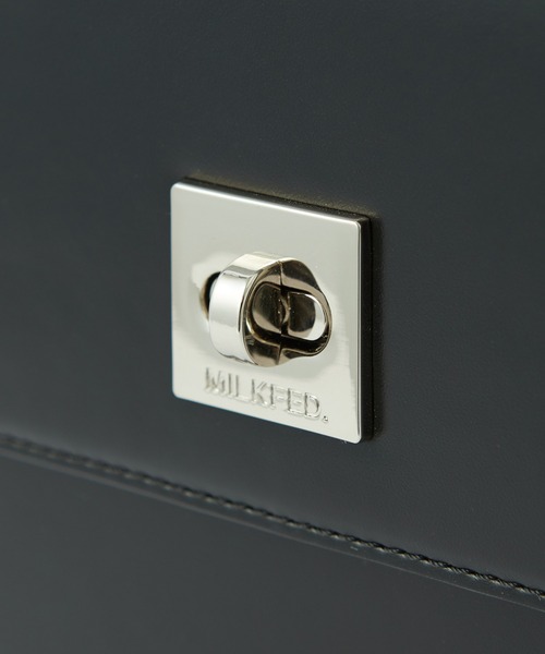 MILKFED.(ミルクフェド)の「TRAPEZOID SHOULDER BAG(ショルダーバッグ・レディース・ブラウン/ライトグリーン/ブラック・ONE SIZE)」の17枚目の写真