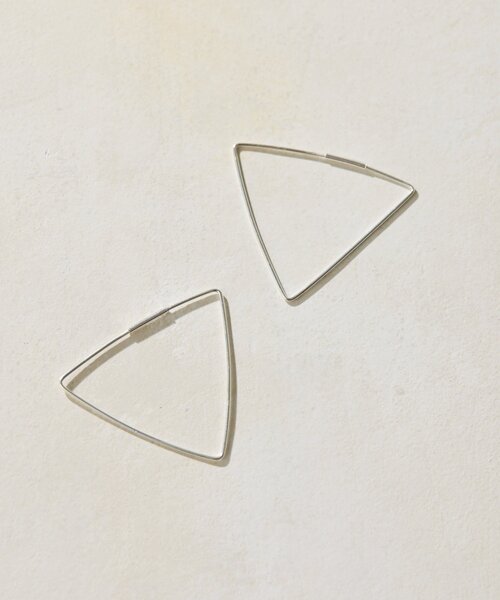 ear PAPILLONNER(イアパピヨネ)の「《スターリングシルバー使用》三角BIGフープピアス(ピアス(両耳用)・レディース・シルバー系その他4・FREE)」の2枚目の写真
