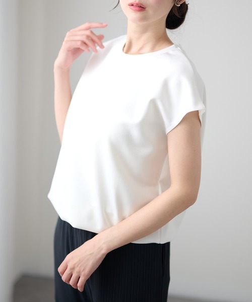 DAYRA(デイラ)の「クルーネック シームレス ポンチ フレンチスリーブ トップス(Tシャツ/カットソー・レディース・ホワイト/ダークグレー/ネイビー/ブラック・FREE)」の2枚目の写真