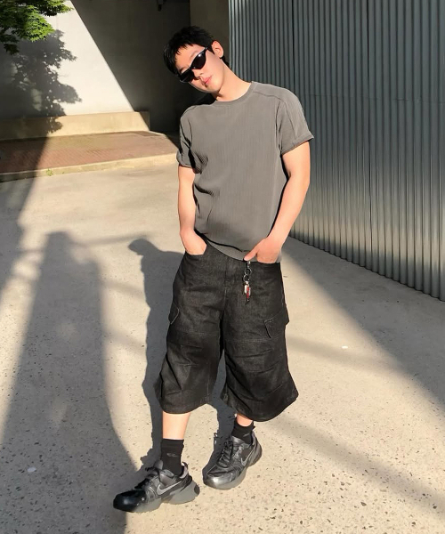 INTEMPOMOOD(インテンポムード)の「フィールドパラシュートバミューダパンツ_ブラック(その他パンツ・メンズ・ブラック・MEDIUM/LARGE)」の2枚目の写真