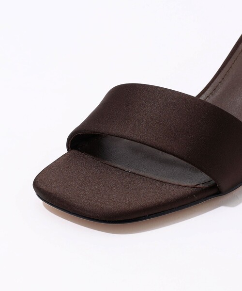 TOMORROWLAND （トゥモローランド）の「alagio SATIN MULE SARA ヒールサンダル（サンダル・レディース・ダークブラウン/レッド・38/37/36）」の6枚目の写真