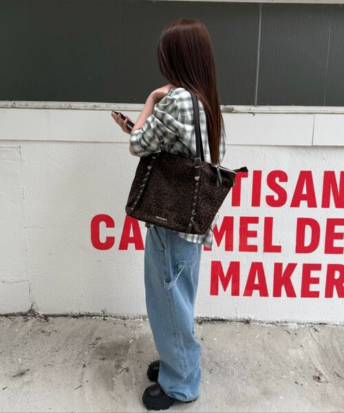 FILLINTHEBLANK(フィルインザブランク)の「Trucker Bag (leopard)(brown)(ショルダーバッグ・レディース・その他・FREE)」の6枚目の写真