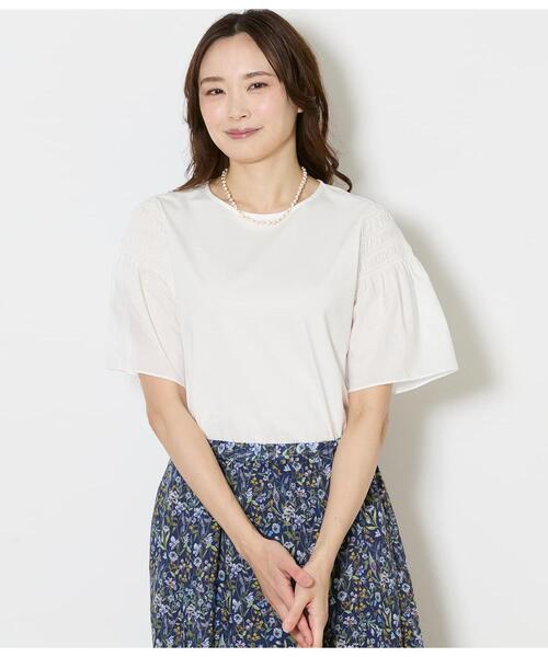 NEWYORKER(ニューヨーカー)の「【接触冷感・吸水速乾】プレーティング天竺 袖シャーリングプルオーバー(Tシャツ/カットソー・レディース・ホワイト/ネイビー・LARGE/MEDIUM)」の2枚目の写真