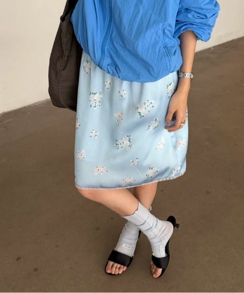 FAVORITO(ファヴォリート)の「花柄スカート(スカート・レディース・ブルー/ベージュ・F)」の13枚目の写真