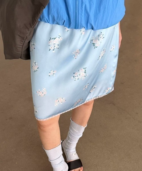 FAVORITO(ファヴォリート)の「花柄スカート(スカート・レディース・ブルー/ベージュ・F)」の14枚目の写真