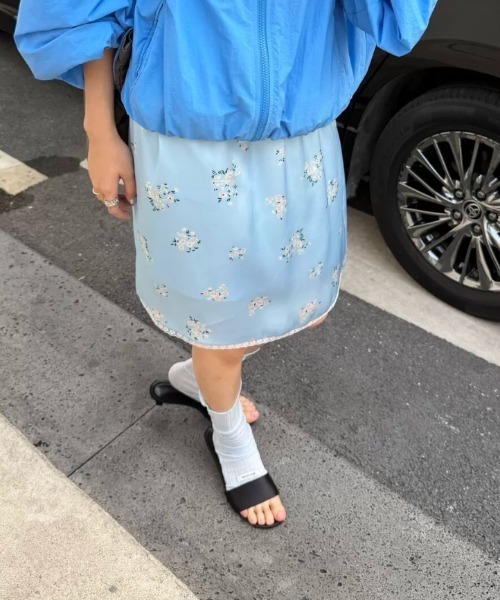 FAVORITO(ファヴォリート)の「花柄スカート(スカート・レディース・ブルー/ベージュ・F)」の11枚目の写真