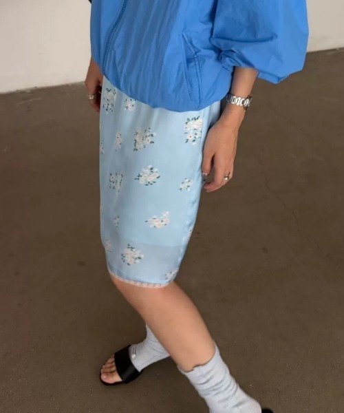 FAVORITO(ファヴォリート)の「花柄スカート(スカート・レディース・ブルー/ベージュ・F)」の12枚目の写真