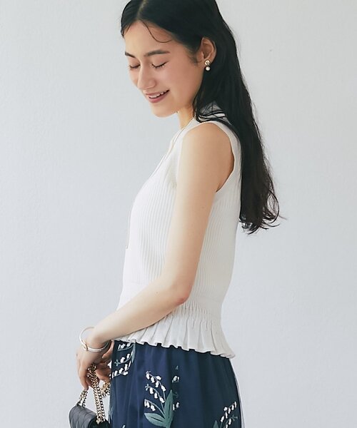 La boutique BonBon(ラブティックボンボン)の「【ヘルシー&フェミニン】変形リブポロ衿ノースリニット(ニット/セーター・レディース・ホワイト/サックスブルー/ピンク・FREE)」の10枚目の写真