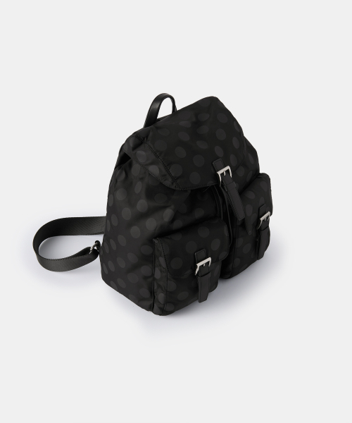 MUSINSA STANDARD WOMAN（ムシンサスタンダードウーマン）の「ウィメンズポルカドットフラップミニバックパック[ブラック]（バックパック/リュック・レディース・その他・F）」の4枚目の写真