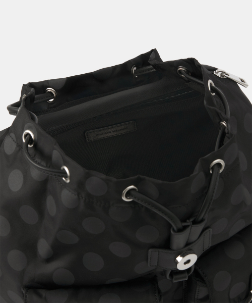 MUSINSA STANDARD WOMAN（ムシンサスタンダードウーマン）の「ウィメンズポルカドットフラップミニバックパック[ブラック]（バックパック/リュック・レディース・その他・F）」の8枚目の写真