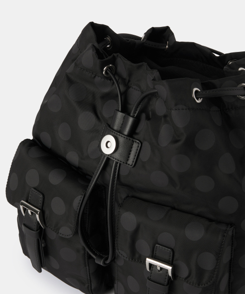 MUSINSA STANDARD WOMAN（ムシンサスタンダードウーマン）の「ウィメンズポルカドットフラップミニバックパック[ブラック]（バックパック/リュック・レディース・その他・F）」の10枚目の写真