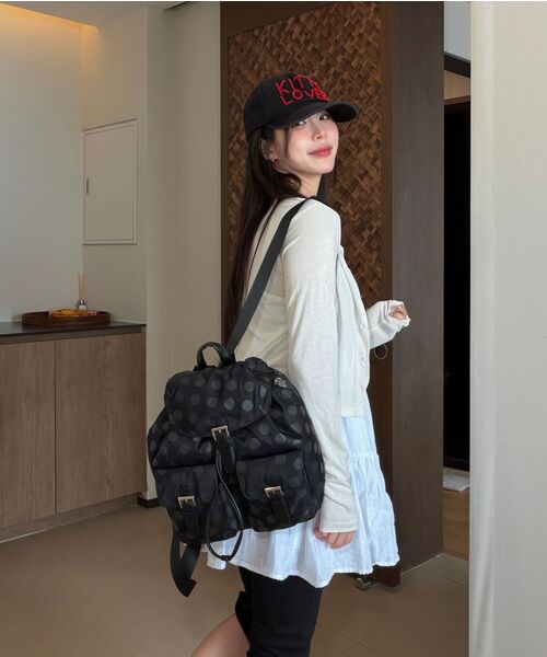 MUSINSA STANDARD WOMAN（ムシンサスタンダードウーマン）の「ウィメンズポルカドットフラップミニバックパック[ブラック]（バックパック/リュック・レディース・その他・F）」の16枚目の写真
