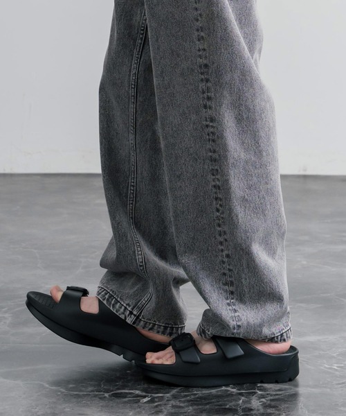 TELIC(テリック)の「TELIC テリック W-BUCKLE2 厚底ダブルバックルベルトスライドサンダル/リカバリーサンダル(サンダル・メンズ・ブラック/インディゴブルー/グレイッシュベージュ/アイボリー・XL/L/ML/M)」の16枚目の写真