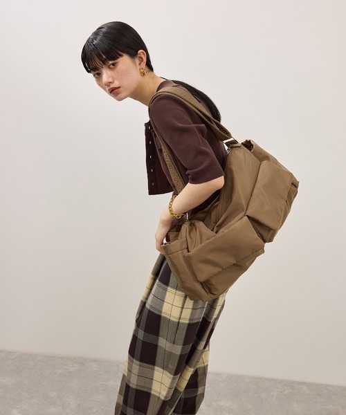 ADAM ET ROPE'(アダムエロペ)の「【WEB限定】撥水ビッグショルダーダブルポケットバッグ(ショルダーバッグ・レディース・ブラック/ブラウン系その他3・FREE)」の15枚目の写真