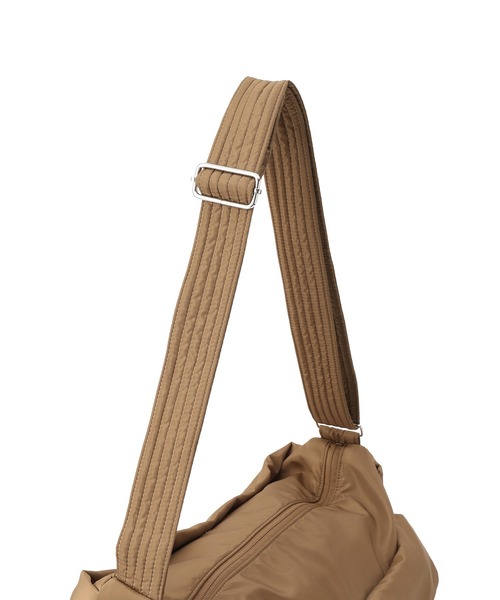 ADAM ET ROPE'(アダムエロペ)の「【WEB限定】撥水ビッグショルダーダブルポケットバッグ(ショルダーバッグ・レディース・ブラック/ブラウン系その他3・FREE)」の10枚目の写真