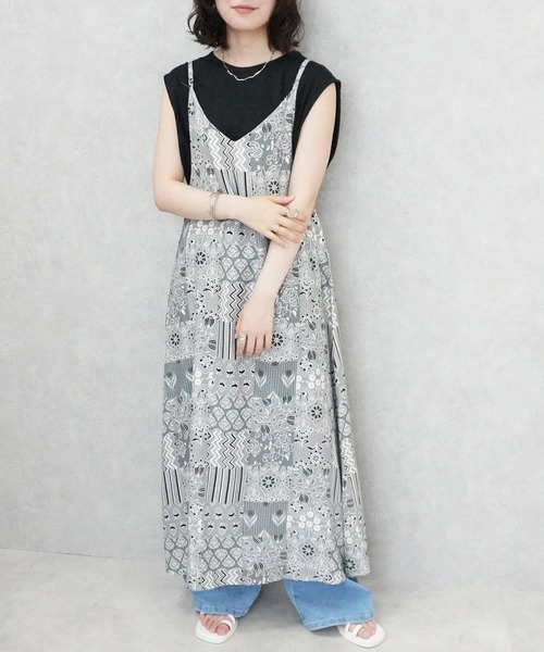 SELECT LEVERY(セレクトリベリー)の「バンダナ柄マルチWAYワンピース(ワンピース・レディース・グレー/ブルー・MEDIUM/LARGE)」の20枚目の写真
