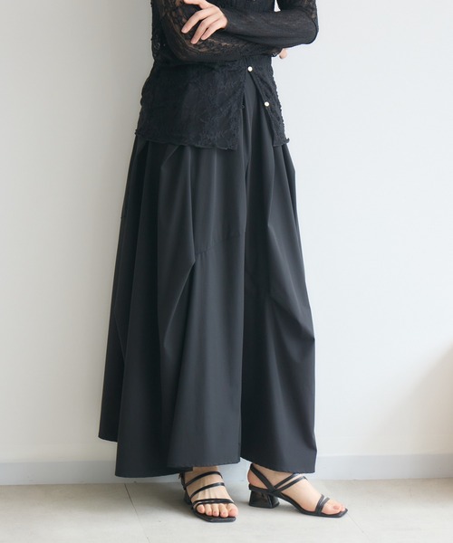 KATHARINE ROSS(キャサリンロス)の「ランダムタックナイロンスカート(スカート・レディース・ブルー/ベージュ/ブラック・FREE)」の2枚目の写真