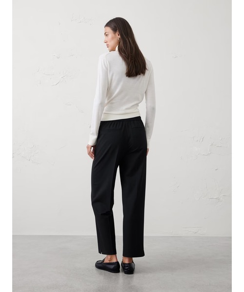 BANANA REPUBLIC FACTORY STORE(バナナリパブリック ファクトリーストア)の「BANANA REPUBLIC FACTORY STORE Hayden スカルプテッドストレッチストレートパンツ(その他パンツ・レディース・その他/ネイビー/ブラック・0/8/4/2/6)」の4枚目の写真