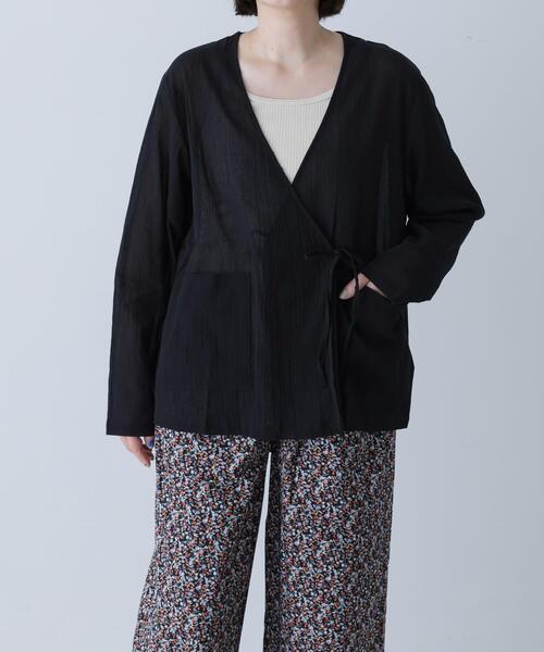 かぐれ（カグレ）の「シアーカシュクールカーデシャツ（シャツ/ブラウス・レディース・ブラック/ナチュラル・FREE）」の2枚目の写真