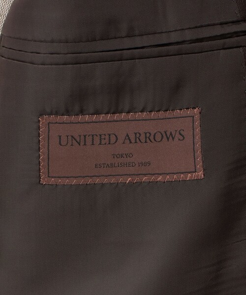 UNITED ARROWS(ユナイテッドアローズ)の「ブラウン シャークスキン ダブル 6ボタン スーツ MCーMODEL ヨコストレッチ(セットアップ・メンズ・ダークブラウン・48/46/44)」の3枚目の写真