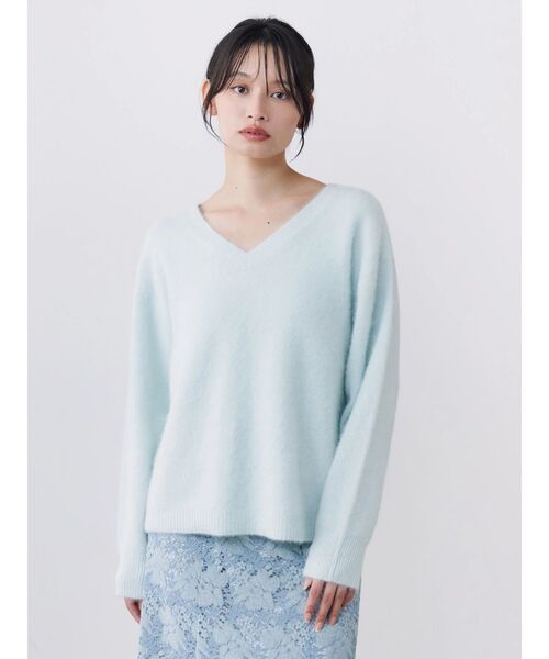 TONAL（トーナル）の「FOX×CASHMERE Vネックニット（ニット/セーター・レディース・ベージュ/ミント/オフホワイト/グレー/ベビーピンク・MEDIUM）」の4枚目の写真