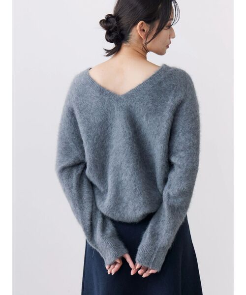 TONAL（トーナル）の「FOX×CASHMERE Vネックニット（ニット/セーター・レディース・ベージュ/ミント/オフホワイト/グレー/ベビーピンク・MEDIUM）」の12枚目の写真