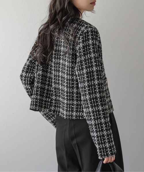 AMELY(エミリー)の「ツイードノーカラージャケット/コンパクト丈/スタイルアップ(ノーカラージャケット・レディース・ホワイト/ブラック・フリー)」の11枚目の写真