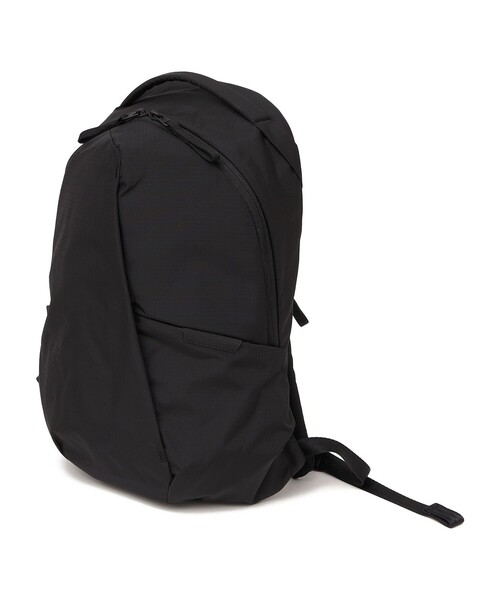 SHIPS any(シップス エニィ)の「ABLE CARRY: 13L Thirteen Daybag バックパック(バックパック/リュック・メンズ・ブラック・ONE SIZE)」の1枚目の写真