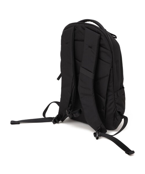 SHIPS any(シップス エニィ)の「ABLE CARRY: 13L Thirteen Daybag バックパック(バックパック/リュック・メンズ・ブラック・ONE SIZE)」の2枚目の写真