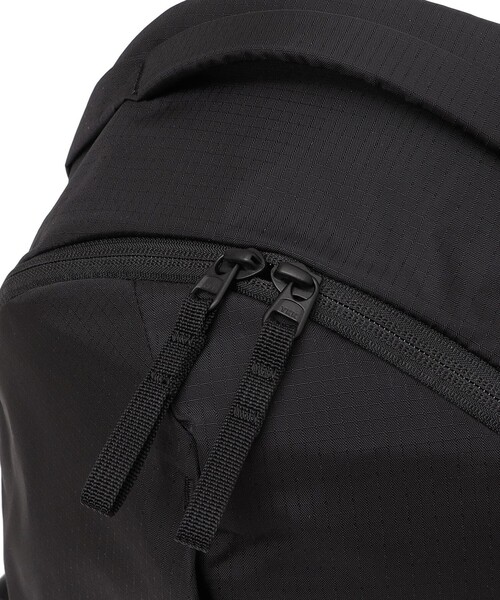 SHIPS any(シップス エニィ)の「ABLE CARRY: 13L Thirteen Daybag バックパック(バックパック/リュック・メンズ・ブラック・ONE SIZE)」の4枚目の写真