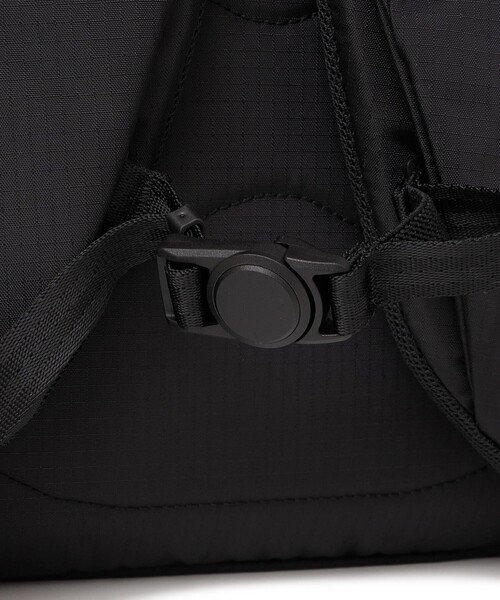 SHIPS any(シップス エニィ)の「ABLE CARRY: 13L Thirteen Daybag バックパック(バックパック/リュック・メンズ・ブラック・ONE SIZE)」の7枚目の写真