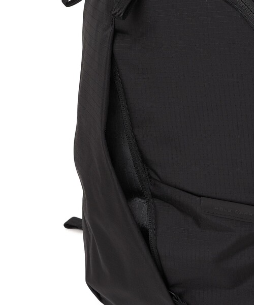 SHIPS any(シップス エニィ)の「ABLE CARRY: 13L Thirteen Daybag バックパック(バックパック/リュック・メンズ・ブラック・ONE SIZE)」の8枚目の写真