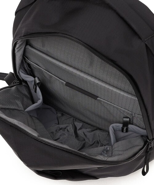 SHIPS any(シップス エニィ)の「ABLE CARRY: 13L Thirteen Daybag バックパック(バックパック/リュック・メンズ・ブラック・ONE SIZE)」の11枚目の写真