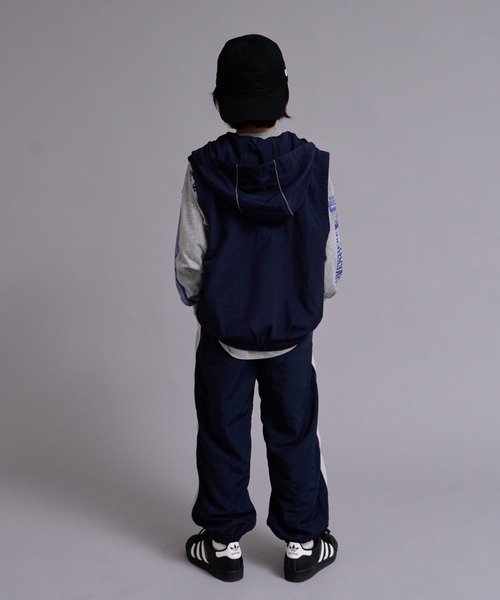 PAIRMANON STREET(ペアマノンストリート)の「【100-160cm】【撥水機能】 ナイロン ベスト フード付き 【PAIRMANON STREET】(ベスト・キッズ・パープル/チャコールグレー/ネイビー・120/130/110/100/140/160/150)」の9枚目の写真