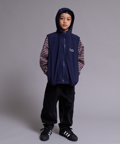 PAIRMANON STREET(ペアマノンストリート)の「【100-160cm】【撥水機能】 ナイロン ベスト フード付き 【PAIRMANON STREET】(ベスト・キッズ・パープル/チャコールグレー/ネイビー・120/130/110/100/140/160/150)」の11枚目の写真