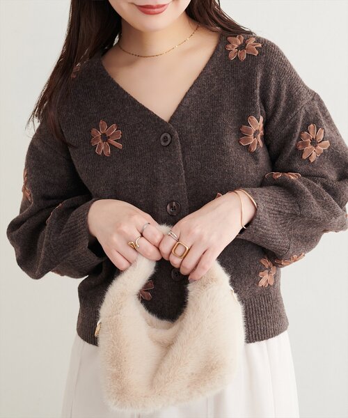 natural couture(ナチュラルクチュール)の「オーガンジーフラワー刺繍ニット(ニット/セーター・レディース・モカ/ブラウン/チャコールグレー/アイボリー・FREE)」の4枚目の写真