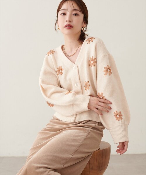 natural couture(ナチュラルクチュール)の「オーガンジーフラワー刺繍ニット(ニット/セーター・レディース・モカ/ブラウン/チャコールグレー/アイボリー・FREE)」の8枚目の写真