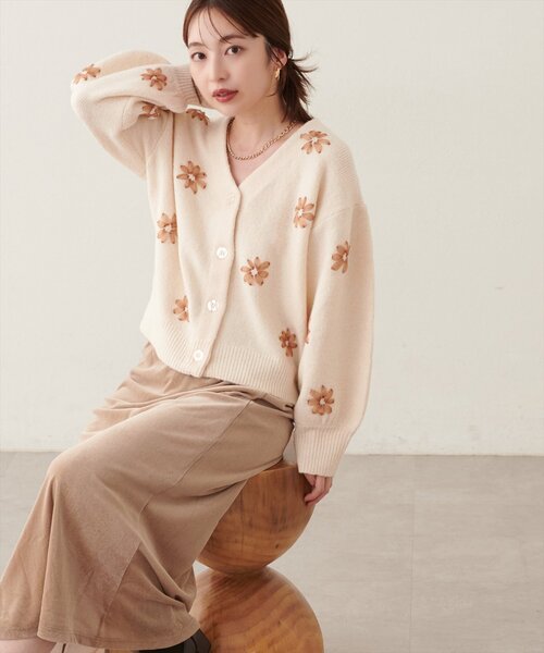 natural couture(ナチュラルクチュール)の「オーガンジーフラワー刺繍ニット(ニット/セーター・レディース・モカ/ブラウン/チャコールグレー/アイボリー・FREE)」の9枚目の写真