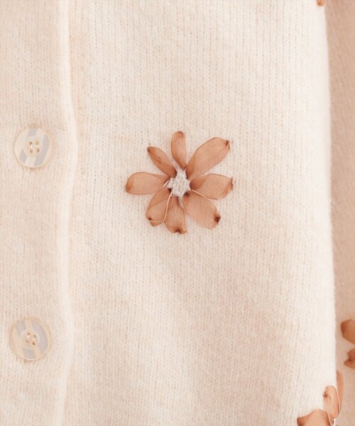 natural couture(ナチュラルクチュール)の「オーガンジーフラワー刺繍ニット(ニット/セーター・レディース・モカ/ブラウン/チャコールグレー/アイボリー・FREE)」の11枚目の写真
