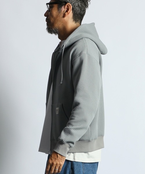 The DUFFER of ST.GEORGE(ザダファーオブセントジョージ)の「WAFFLE ZIP HOODIE:ワッフル ジップ フーディー / フルジップパーカー(パーカー・メンズ・ブルー/グレー・X-LARGE/LARGE/MEDIUM)」の7枚目の写真