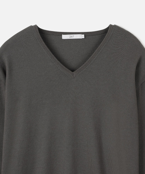 247SERIES（247シリーズ）の「FINE RIBBED Vネック 12GG ニット カーキ（ニット/セーター・メンズ・カーキ・SMALL/MEDIUM/LARGE/X-LARGE）」の3枚目の写真