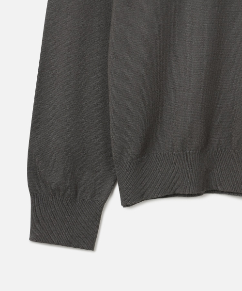 247SERIES（247シリーズ）の「FINE RIBBED Vネック 12GG ニット カーキ（ニット/セーター・メンズ・カーキ・SMALL/MEDIUM/LARGE/X-LARGE）」の4枚目の写真