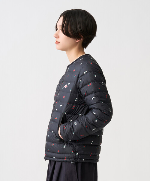 DANTON(ダントン)の「Women's Crewneck Inner Down Jacket - Flower Print(ダウンジャケット/コート・レディース・ブラック系その他・S/XS/M)」の3枚目の写真