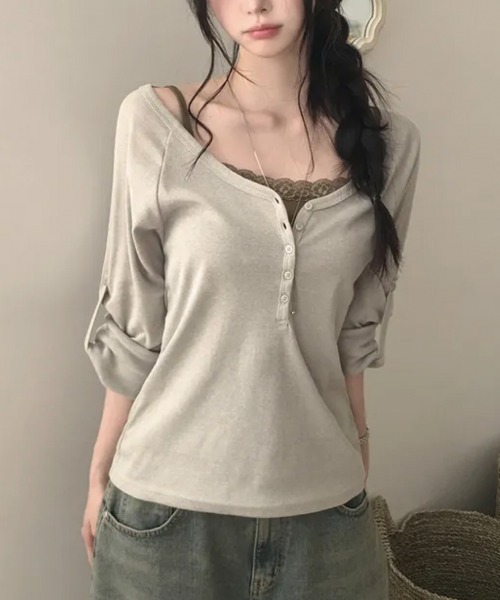 Emilie(エミリー)の「2WAYロールアップスリーブ ヘンリーネックロングTシャツ(Tシャツ/カットソー・レディース・ワインレッド/カーキ/アイボリー/ミント/ブラック/グレー・FREE)」の4枚目の写真