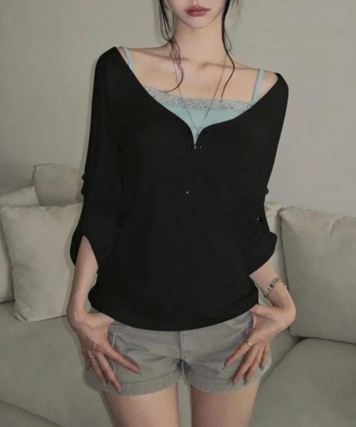 Emilie(エミリー)の「2WAYロールアップスリーブ ヘンリーネックロングTシャツ(Tシャツ/カットソー・レディース・ワインレッド/カーキ/アイボリー/ミント/ブラック/グレー・FREE)」の2枚目の写真
