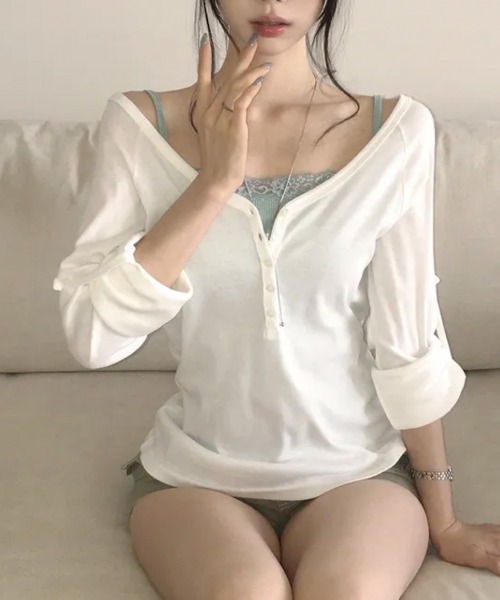 Emilie(エミリー)の「2WAYロールアップスリーブ ヘンリーネックロングTシャツ(Tシャツ/カットソー・レディース・ワインレッド/カーキ/アイボリー/ミント/ブラック/グレー・FREE)」の9枚目の写真
