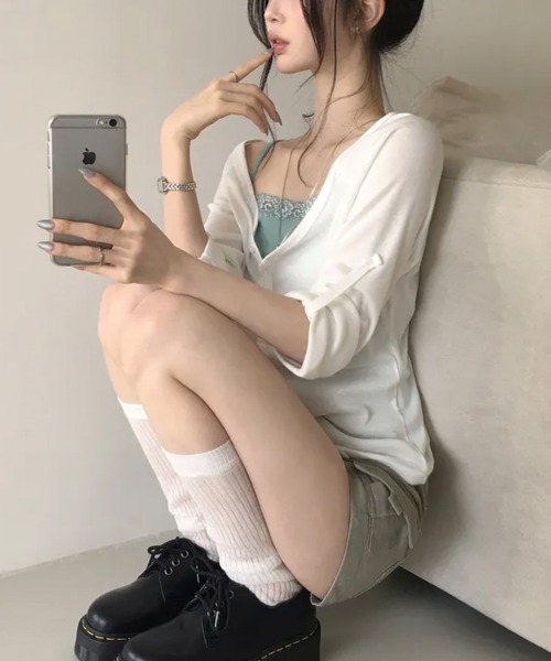 Emilie(エミリー)の「2WAYロールアップスリーブ ヘンリーネックロングTシャツ(Tシャツ/カットソー・レディース・ワインレッド/カーキ/アイボリー/ミント/ブラック/グレー・FREE)」の10枚目の写真