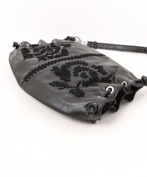 Desigual（デシグアル）の「Cord embroidery shoulder bag / コード刺繍ショルダーバッグ（ショルダーバッグ・レディース・ブラック・FREE）」の3枚目の写真