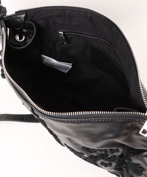 Desigual（デシグアル）の「Cord embroidery shoulder bag / コード刺繍ショルダーバッグ（ショルダーバッグ・レディース・ブラック・FREE）」の4枚目の写真
